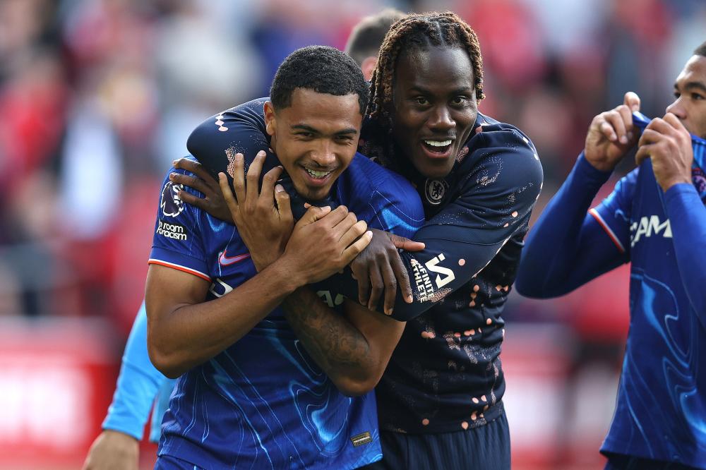 太阳报：利物浦旧将迪乌夫因拒付子女抚养费，正面临入狱风险