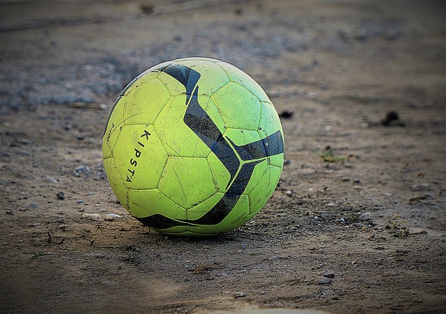 广东男篮在CBA俱乐部杯中以56-30大胜合肥狂风，发挥出色，攻防效率高，取得八强资格。