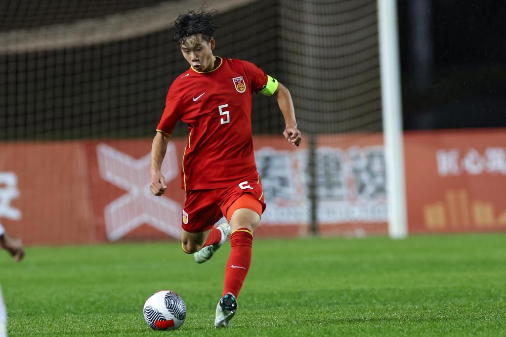 篮球湖人球员场上表现赢得媒体好评